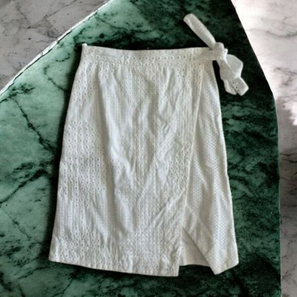 ANTHROPOLOGIE Postmark White Eyelet Knee Length Wrap Skirt Size 0 - Picture 1 of 7